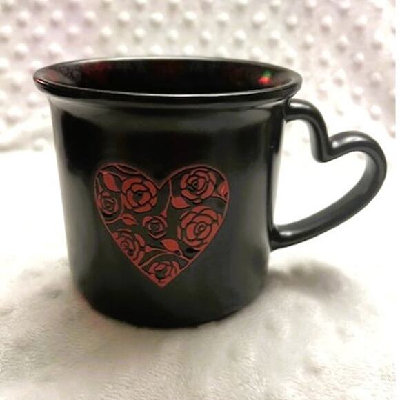 Market Finds Black & Red Raised Roses Stained Glass Heart 14oz Ceramic Mug-NEW - Picture 1 of 7